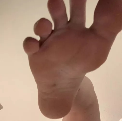 It’s about time I find a slave. by mommydaughtertoes44