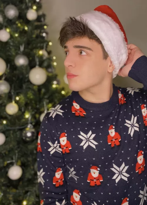 It’s almost Christmas 🎅🎄 by prxncecharmxng