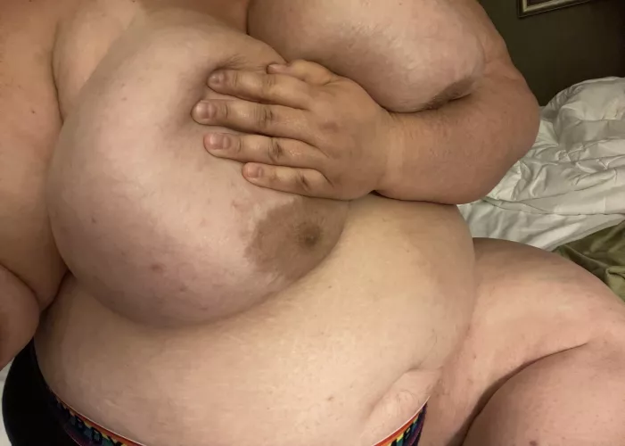 It’s almost too cold to be naked. by theanonymouscherry