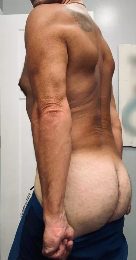 It’s been a shit week but its Friday so this week can kiss my ass! by Goodtimes-GK78