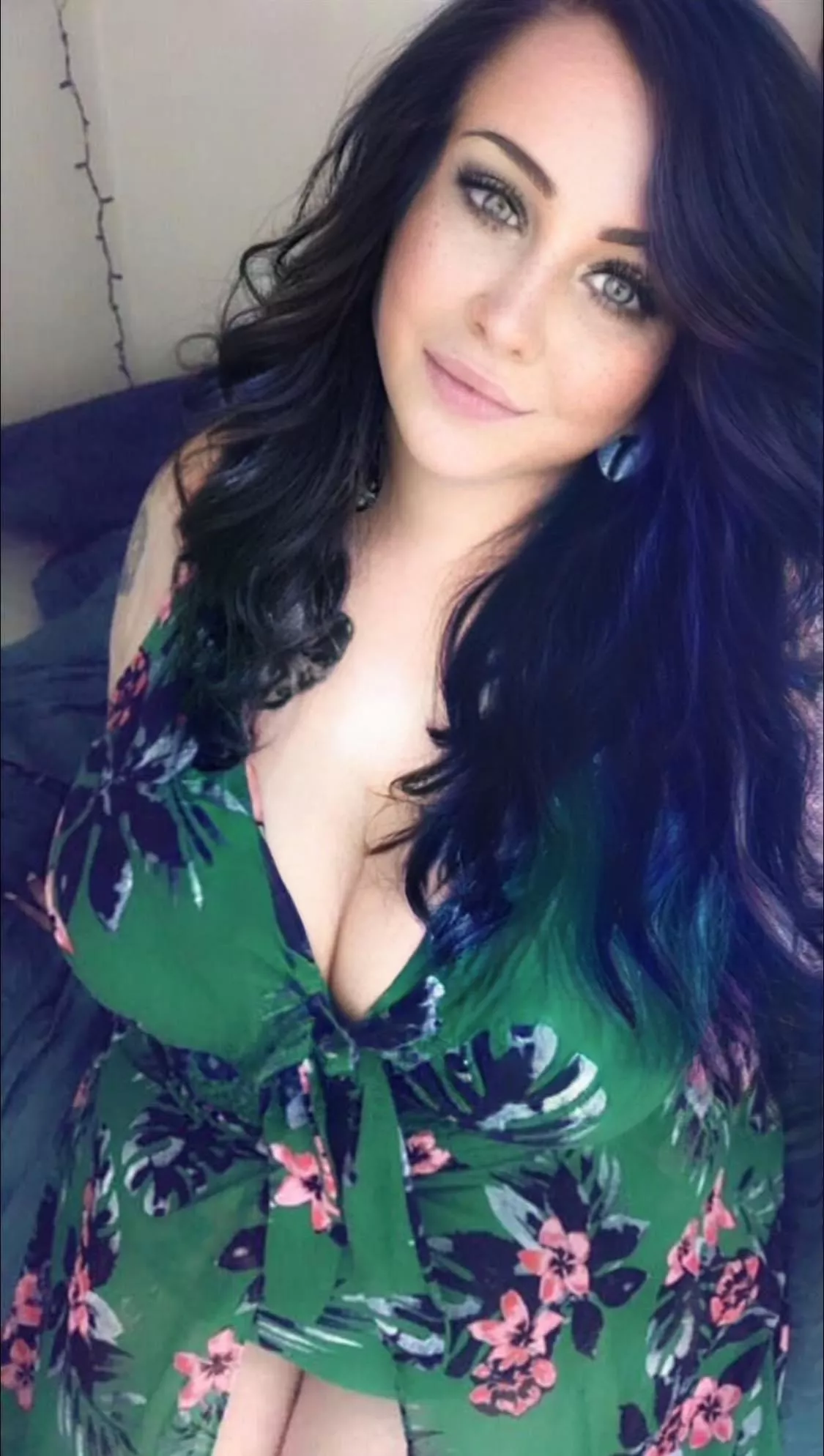 It’s been a while! Freshly single and ready to mingleeee 😛 posted by boobsandbourbon