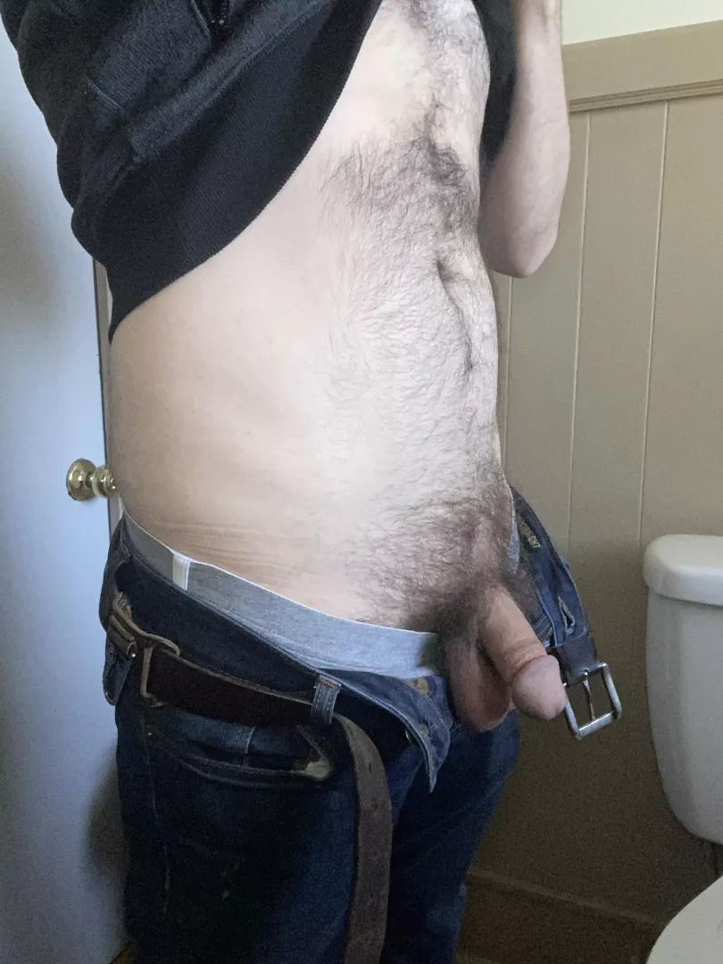 It’s been an exhausting year. I miss the body positive community. Here’s my risky pic from work. If it slows down I may make time to answer dm’s. posted by AtNathanXo