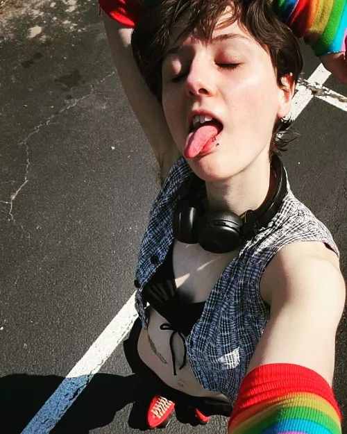 It's been an okay year. Hello 2022 by arthoe_louise