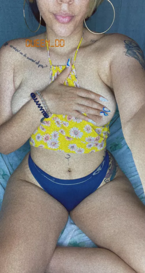 it's better if I remove my hands by Queen_Dd04