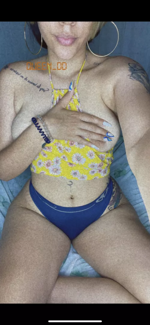 it's better if I remove my hands by Queen_Dd04