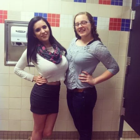 It’s clear Jessica has always been the more popular one by KiyoshiKhan