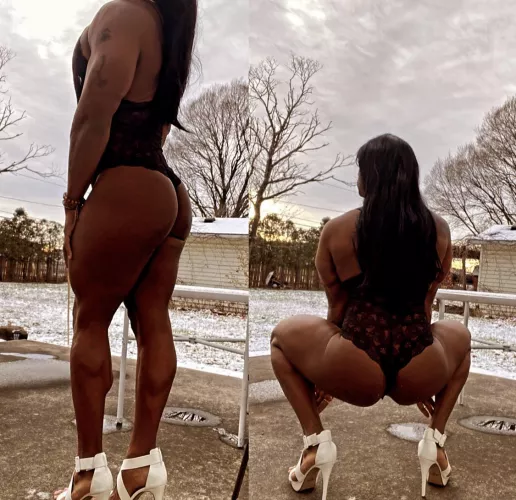 It’s cold out but my warm ass will warm you up 🍑🍑 by Square_Evening_9411