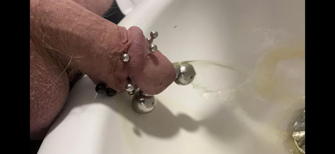 It’s difficult with a big 00g piercing by luamgaffer