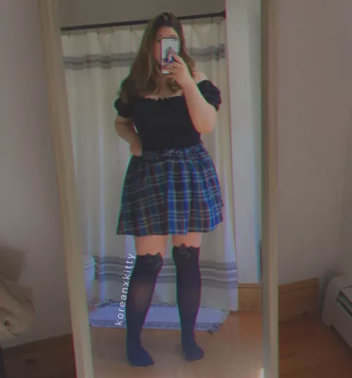 It’s finally cold enough to wear thigh highs again ❄️ by koreanxkitty