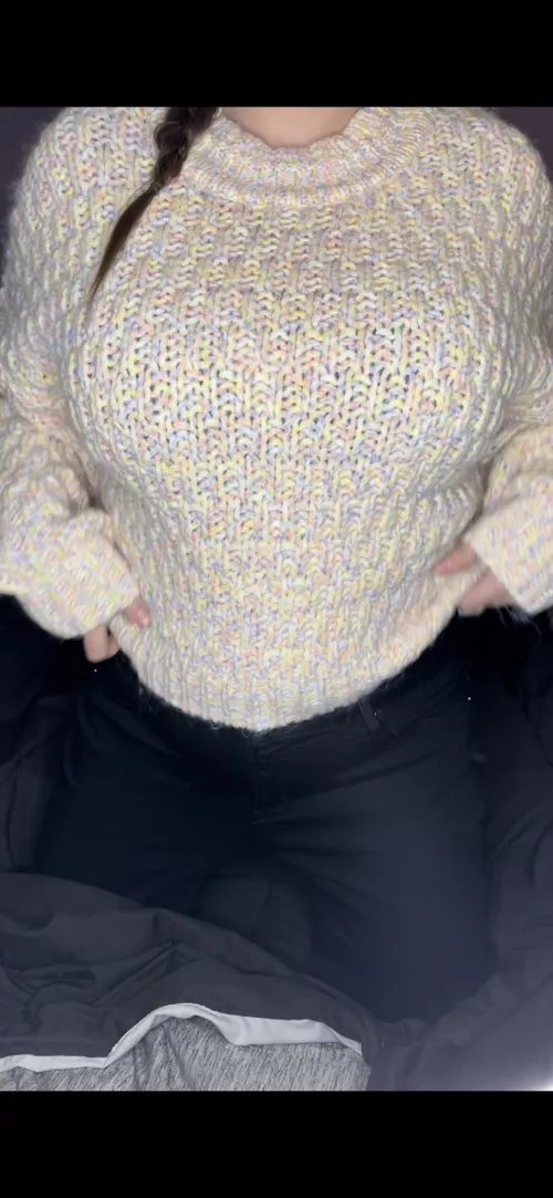 It’s finally sweater weather 😈 by bellaadamsxxx