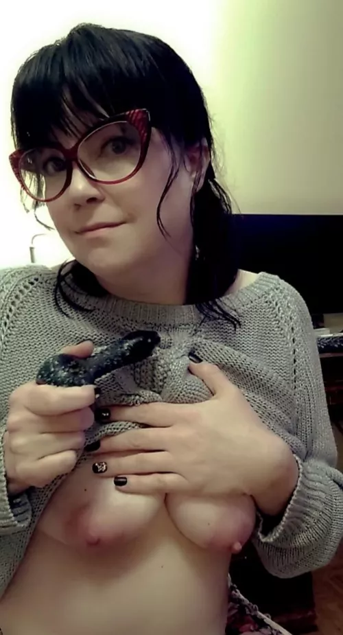 It's [f]reezing here. Time to get high, get cozy. by a_badflower