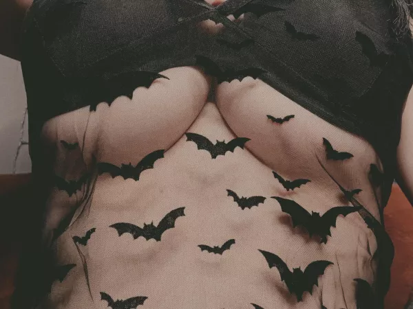 It's frickin' bats! I love halloween by daizeeexo