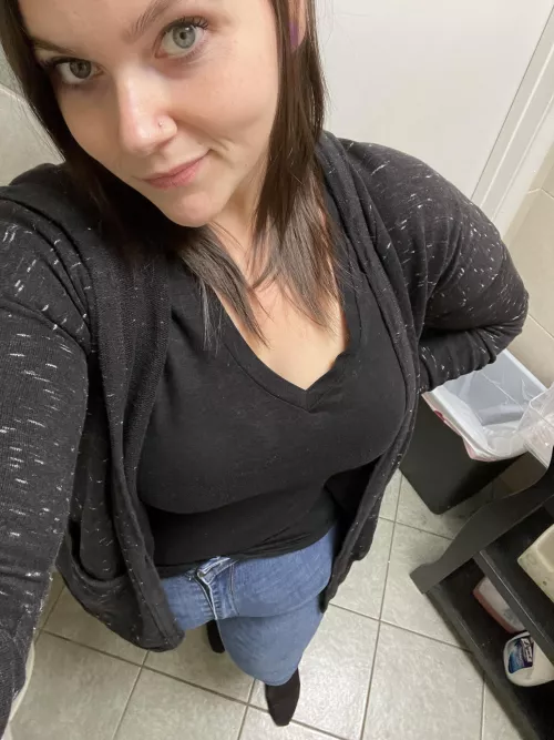 ☺️😇 It’s Friday! by bettygoesrawr