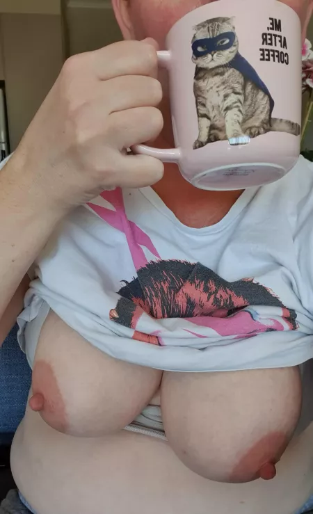 It's Friday afternoon not long now people! (F) by kzmzez