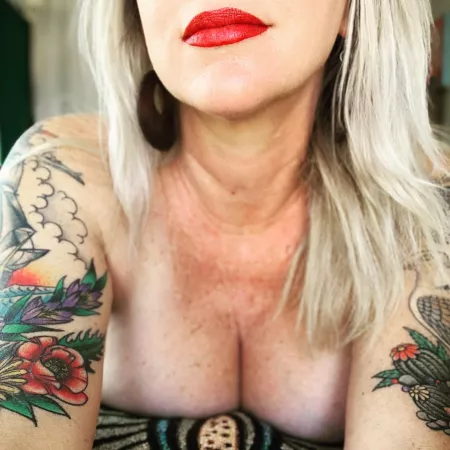 It’s FRIDAY! Whose excited for the weekend. by virginiaking_xoxo