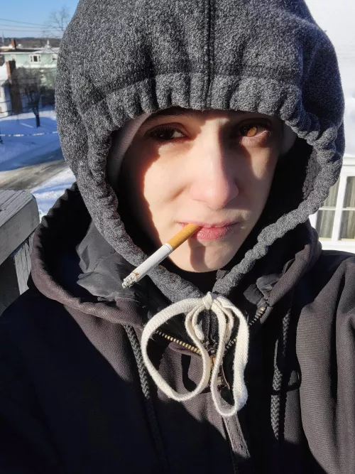 It's fucking cold yall. 4° F here! The things I do for a smoke 🚬😅🥶🥶🥶🥶🥶 by Kinkylittlehippy