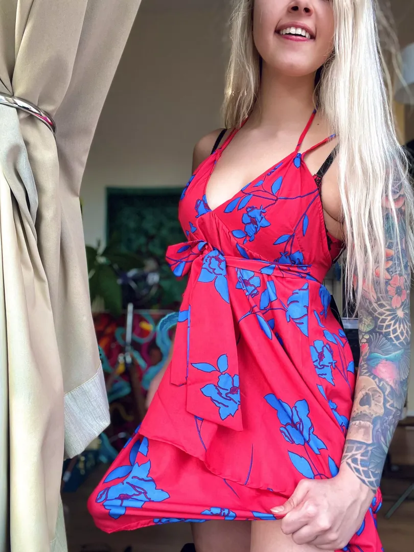 It’s funny how a cock like this can be concealed with such a pretty dress. posted by MistressMercyxox
