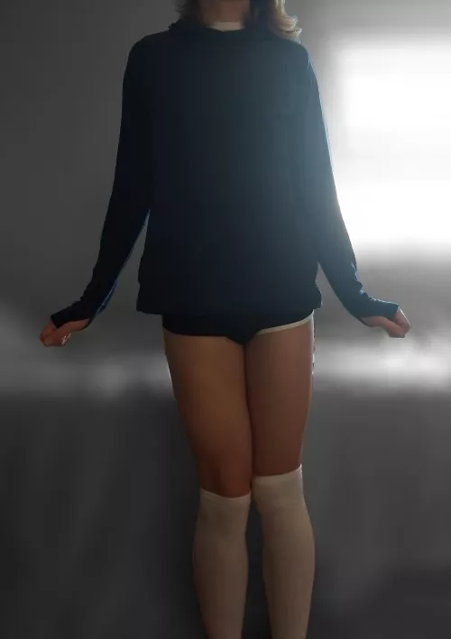 It's getting cold, cuddle me? :) by thighhightrap