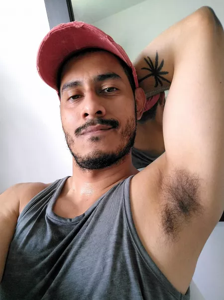 It's hella humid over here!! 🥵🥵 by just_enrique