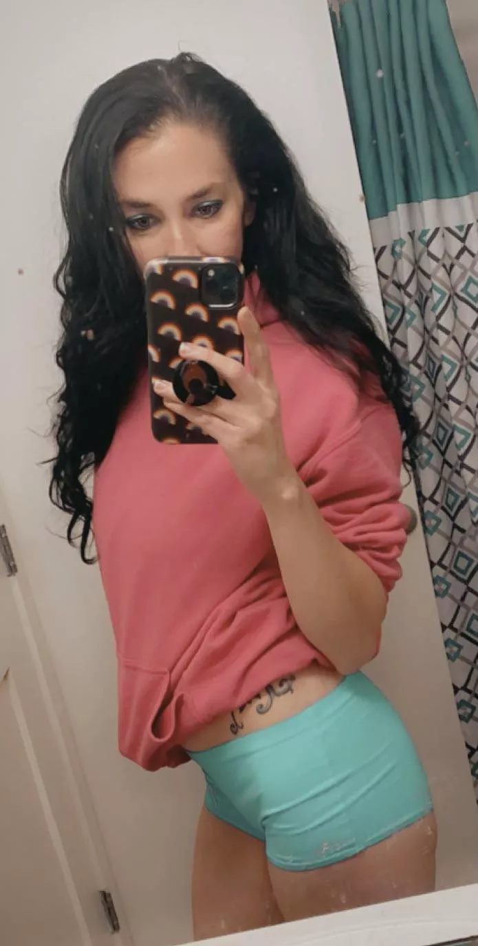 It’s hoodie season🖤🎃 posted by Brielle33