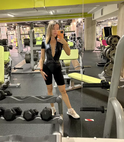 It’s hot🥵 at the gym 😉🔥 by Pumusy