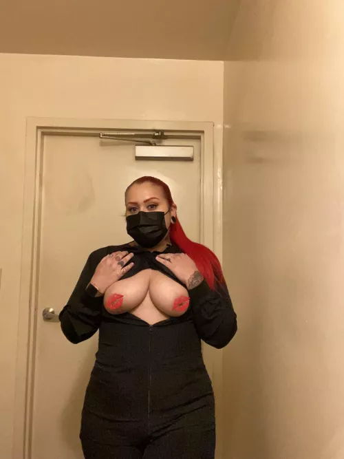 It’s Hump Day!!!! One of the few days I actually go into the office. I love to be daring. 😉😘💋💋💋 by FatalGoodiez