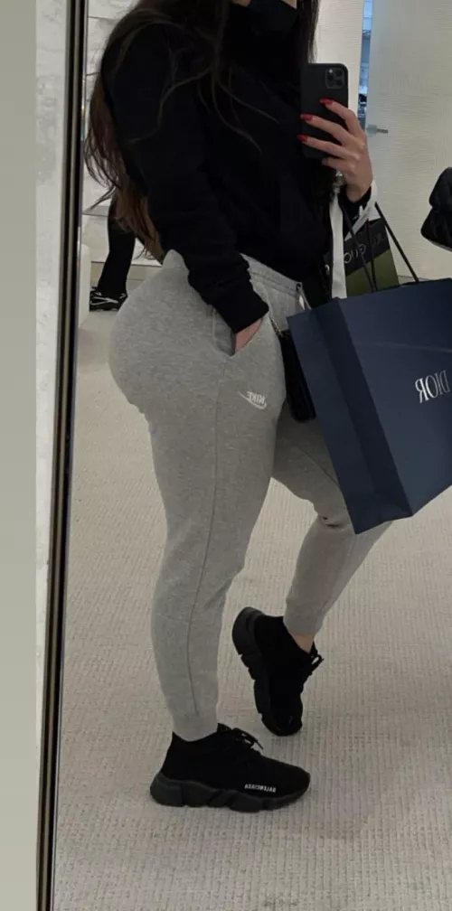 It’s important to stay comfy 🍑 by coolaqua31