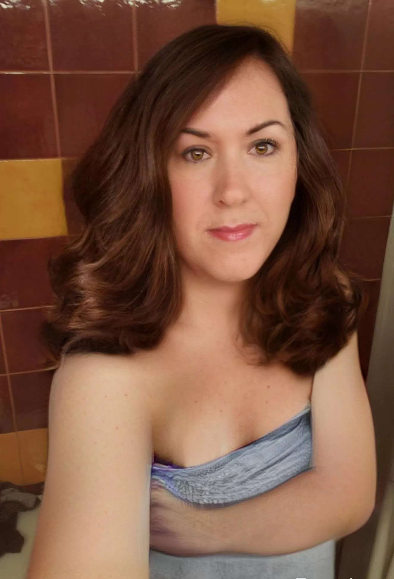 Its lonely bathing alone. posted by CrossDresserAdmirer