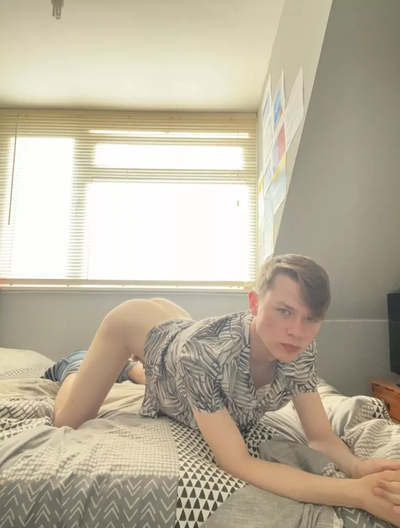 it’s my birthday, who’s going to treat me? 🍆 posted by ember_tw1nk