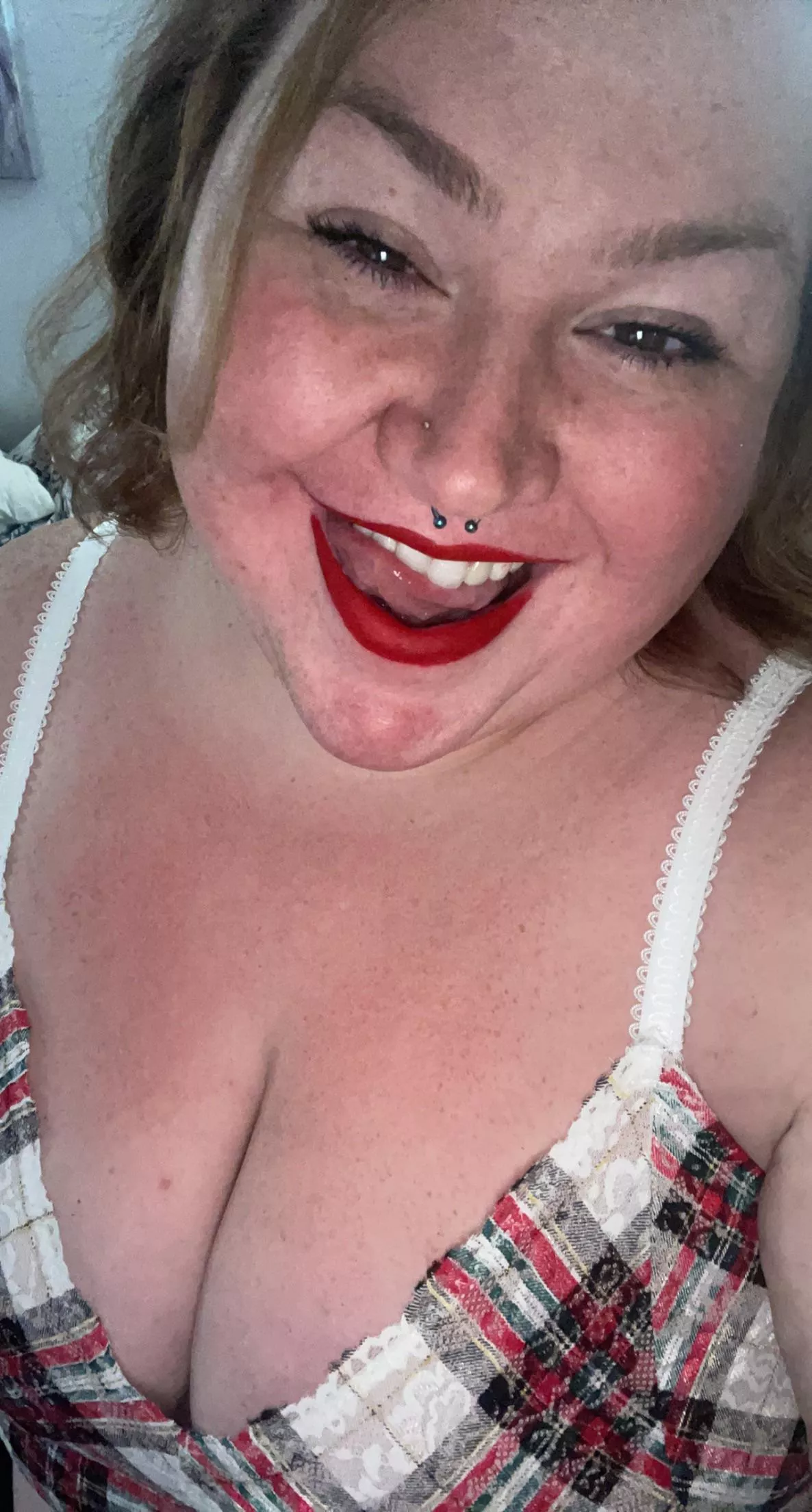 it’s my cake day so here’s a little cake posted by Kittencrimetime