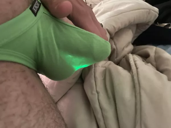 It’s neon green! by aceflarechaser