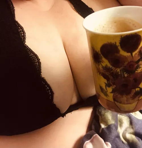 It’s nice when the coffee comes to me! by LickMeUntilIceCream1