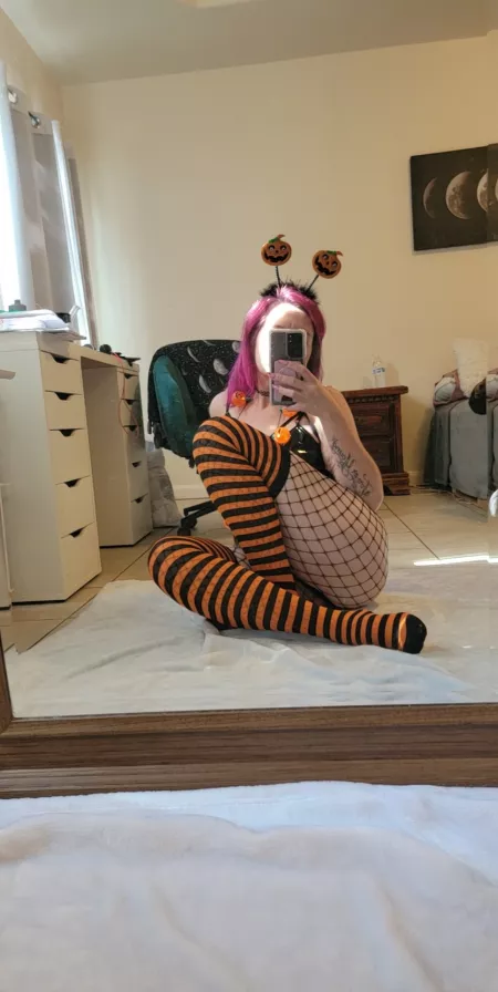 It's Oct. 1 today I taste like pumpkin spice 😋 🤪 by sylver_haze