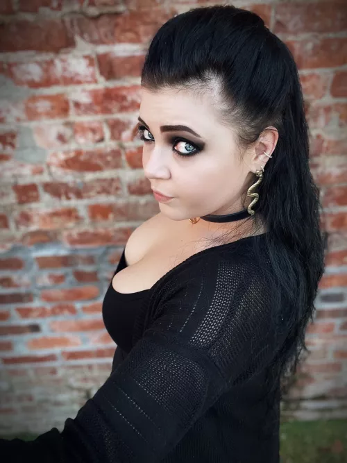 It's okay to look [f] by PrincessGothicBean