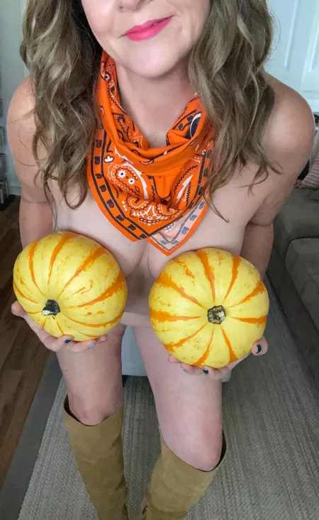 It’s pumpkin time 54yo by Lynnzertart1