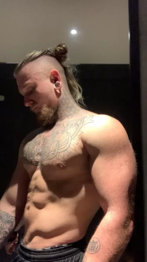 It’s rude to stare 😉 by MrBilboShaggins