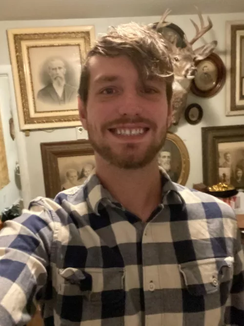 It’s Saturday night! Bout to go hang out with a friend 😃 by Hunter_explores