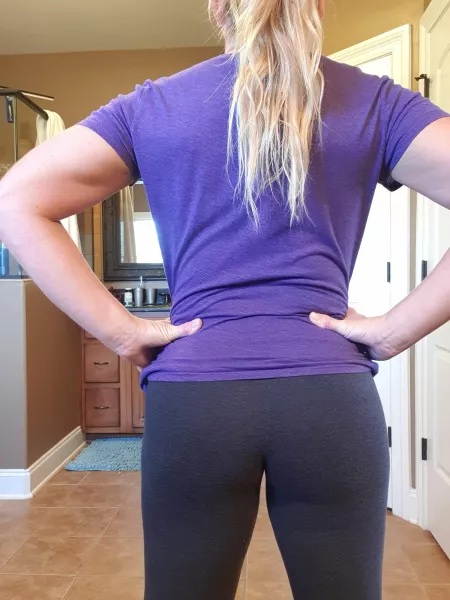 Its saturday night, what else would a hot mom be doing besides watching football? Geaux Tigers! by xninty6