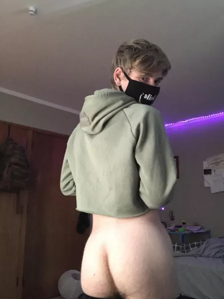 It’s so cold and lonely here, I need someone to warm me up on the inside by Aggravating-Ad1300