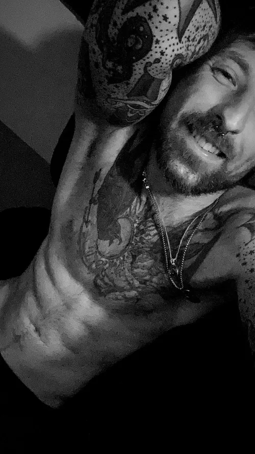 It’s Sunday, and that means I’m definitely not getting out of bed, come and join me instead? by jjwebb111