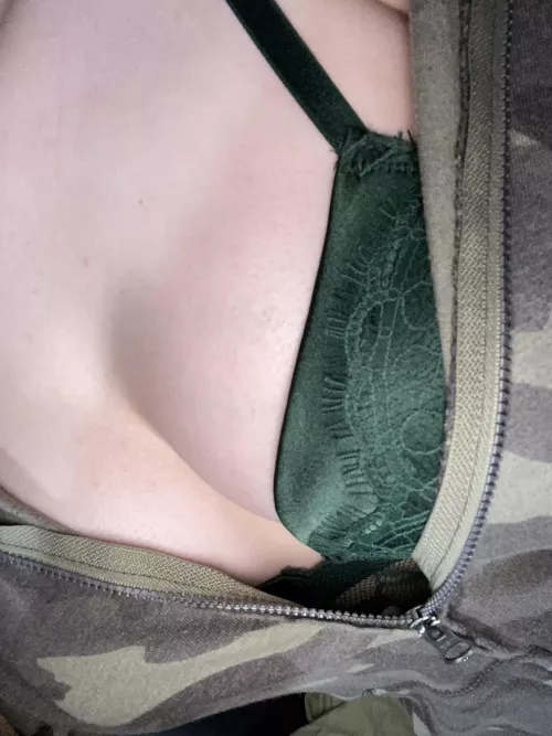 It’s Sunday funday I have a matching thong to go with it 😉 Come check my page out for customs, solos, teases, ratings plus more link in comment and on my profile 😈 by NaughtyAfterHours