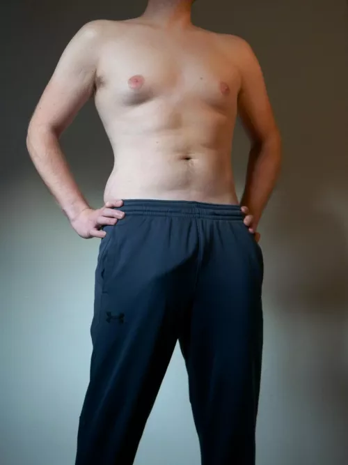 It’s sweatpants season! by Comeonman12345