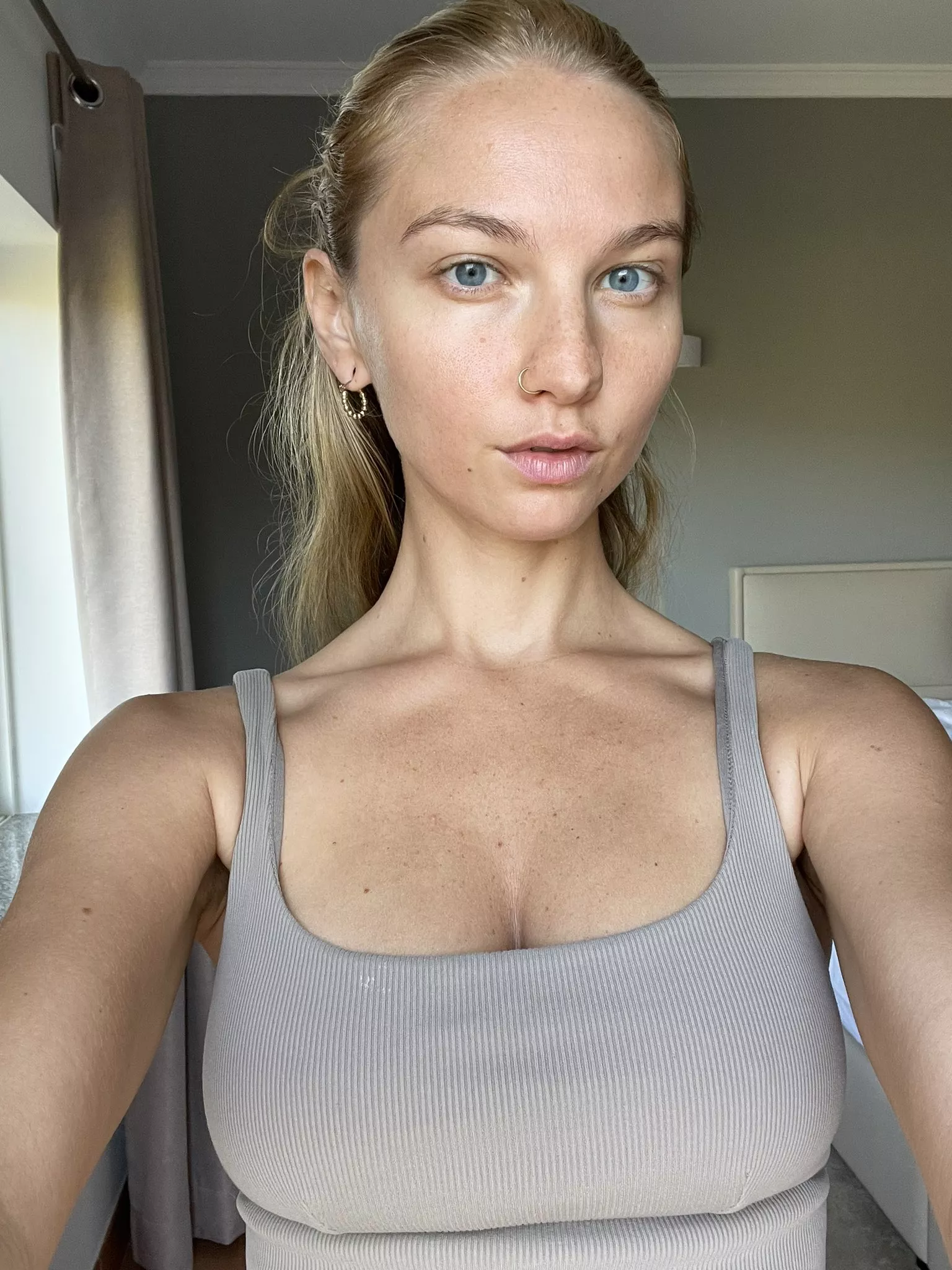 It's that time again. Some SFW unedited selfies for your viewing pleasure posted by lilyivyofficial