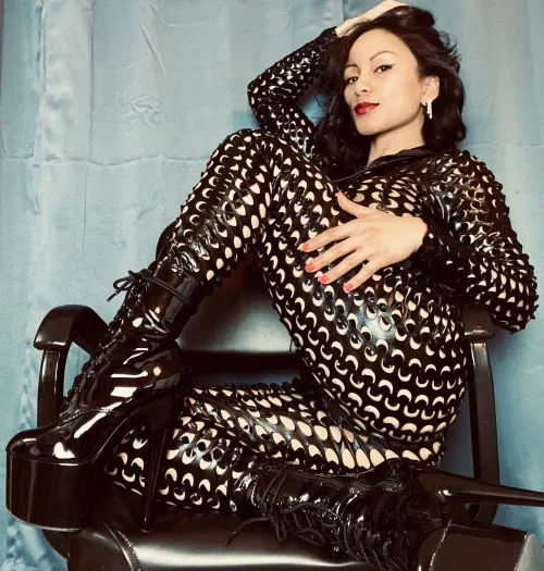 It’s time to worship this Goddess 🖤 by jezbaby11