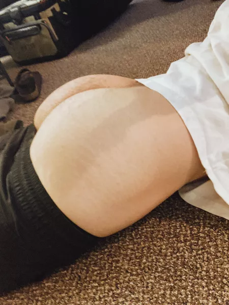 It’s way cuter when a friends pushing against the cheeks ;( by Apprehensive-March22