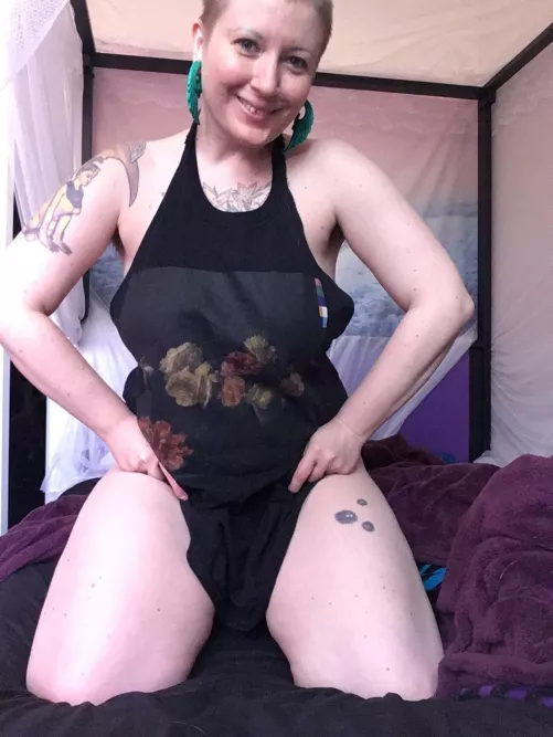 it's your favorite punk again! do you like my bed? by calliopekitty