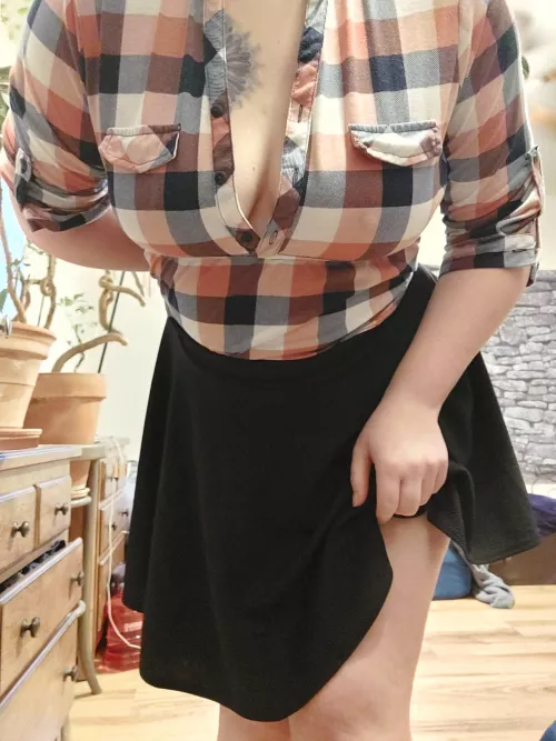 It's your favorite shy girl ❣ Come follow my mild OF. Super cute content, nerdy content, and more! Custom content ON SALE at 20% off until Valentines Day! 🍒❤🚩🌹 ~ always free to subscribe by StonedGamerVeronica