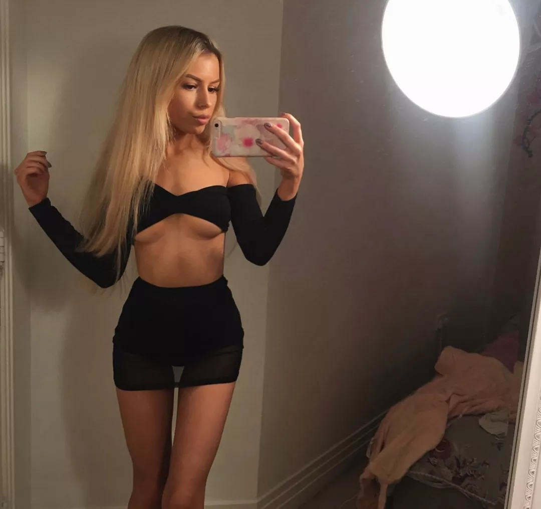 Itty bitty sexy selfie posted by WhoredrobeMod