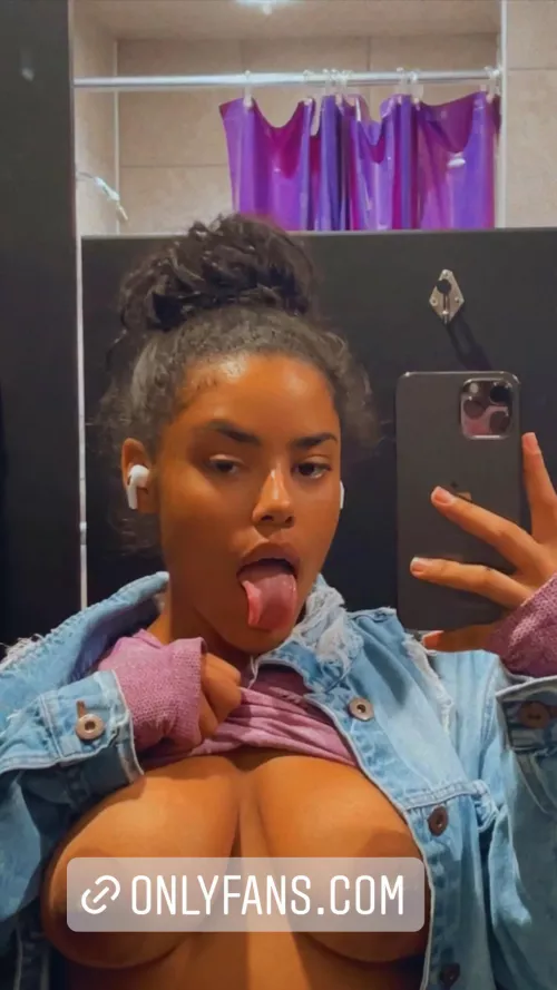 Iv never been titty fucked 🥴 by babyavaxo