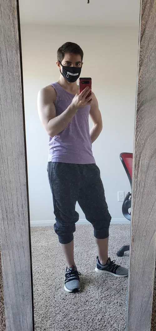 I've always liked the capri look. Heading out to a new food hall - gotta look cute while I stuff myself 🌭🌽🍢 by Edged2Ruin